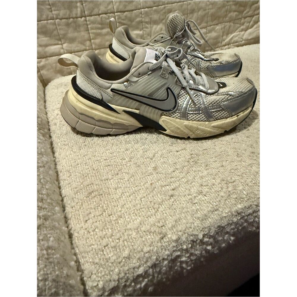 NIKE - V2K Run - Women’s Shoes - W 8 / M 6.5 - Picture 3 of 6